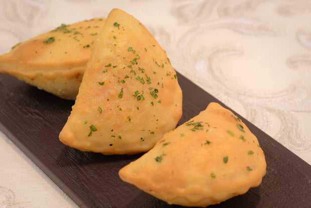 Tomato and mozorella panzarotti with olive oil and garlic - Mannarinu - 2